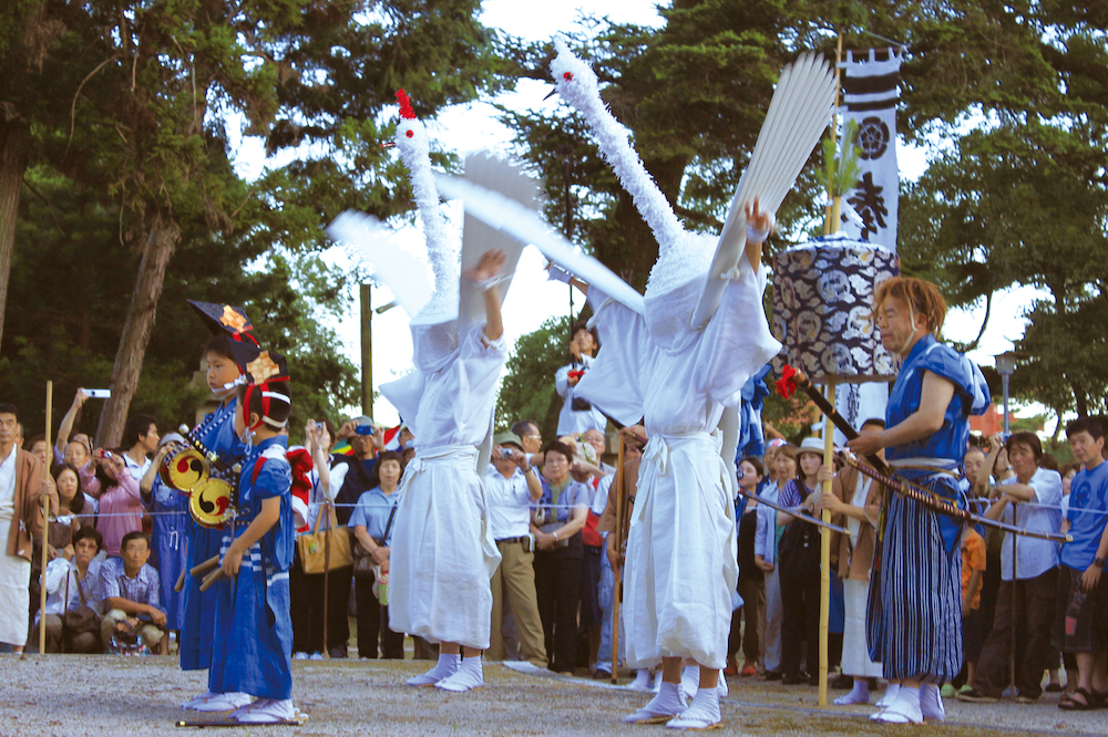 image:Traditional dance imitating the appearance of a heron